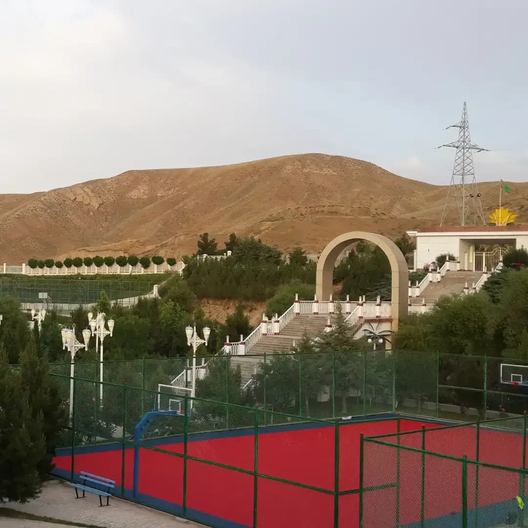 Altyn Sümmül dynç alyş merkeziniň sport meýdançasy