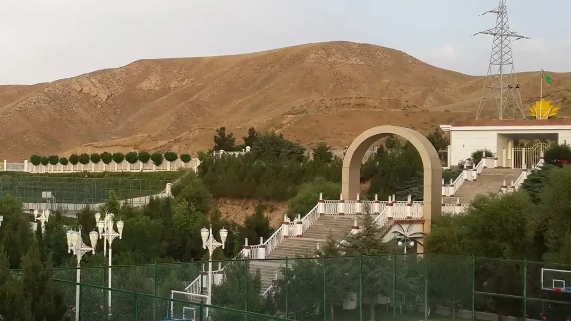 Altyn Sümmül dynç alyş merkeziniň sport meýdançasy